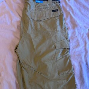 Columbia Men's Khaki Cargo Shorts